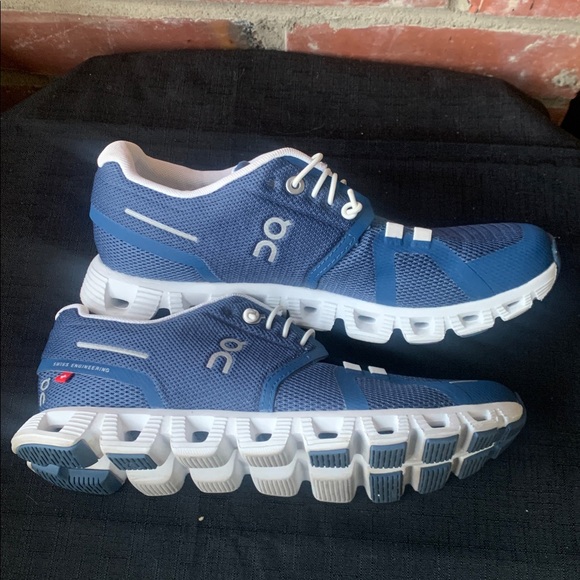 ON RUNNING Cloud 5 sneakers Size 5.5 - Picture 3 of 6